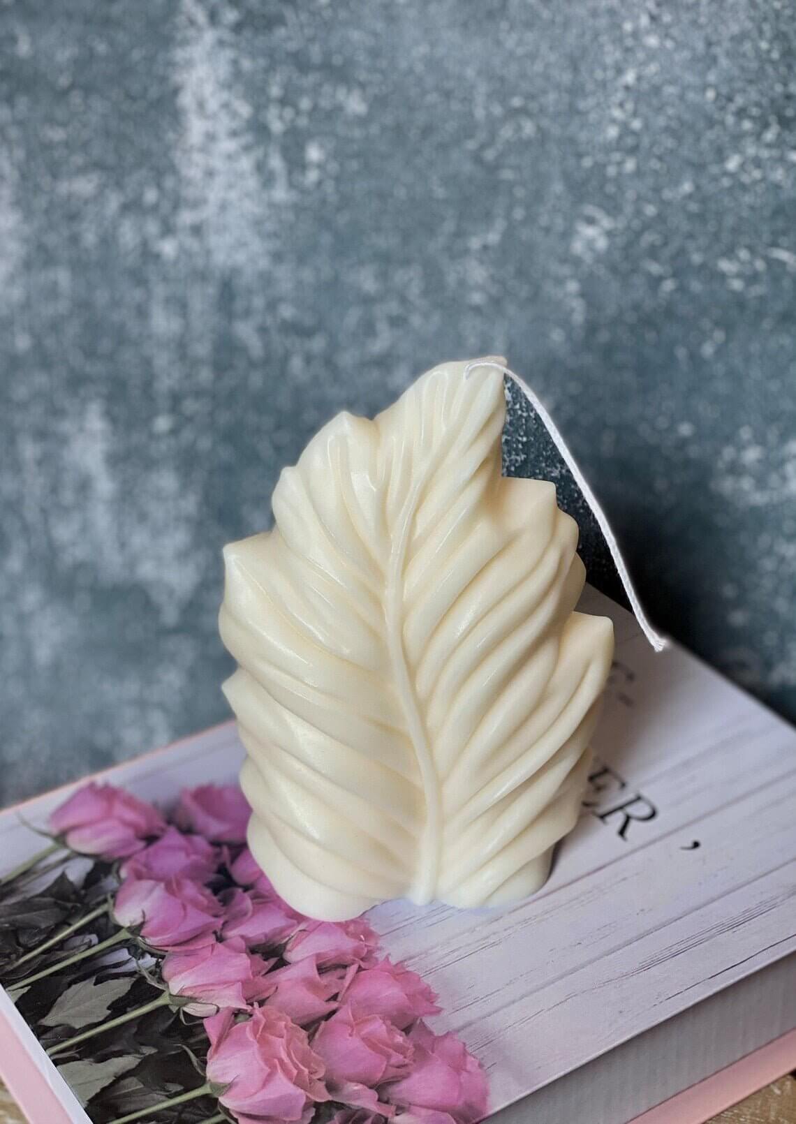 Minimalist Feather Design Candle