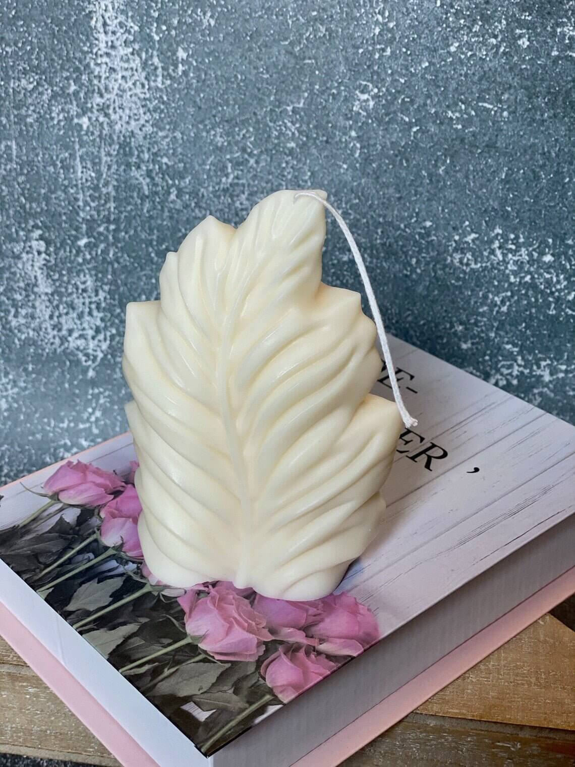 Minimalist Feather Design Candle
