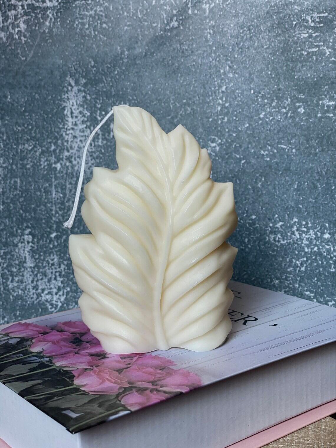 Minimalist Feather Design Candle